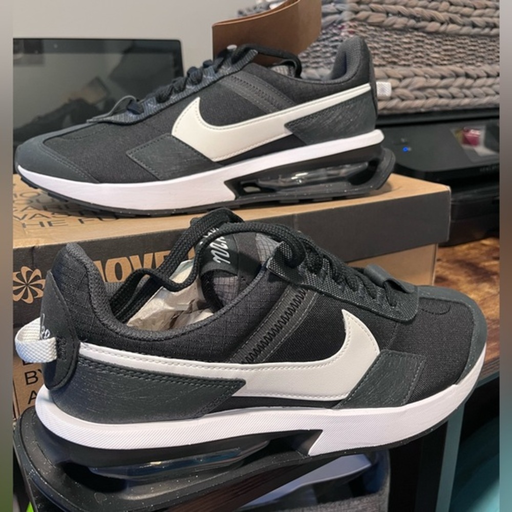 Air Max Pre-Day Black and White Men's Size 9.5